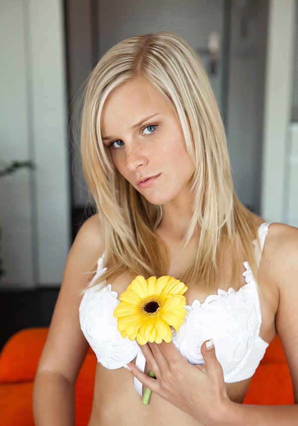 Юлиана, 18